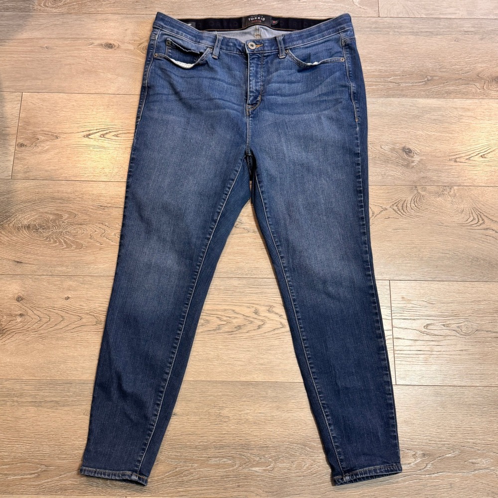 Torrid Premium Women's Jeans Size‎ 18 Regular Blue Denim Sky High Skinny
